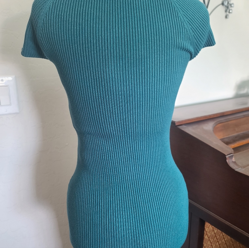GUESS Green Ribbed Midi Dress - Picture 2 of 10